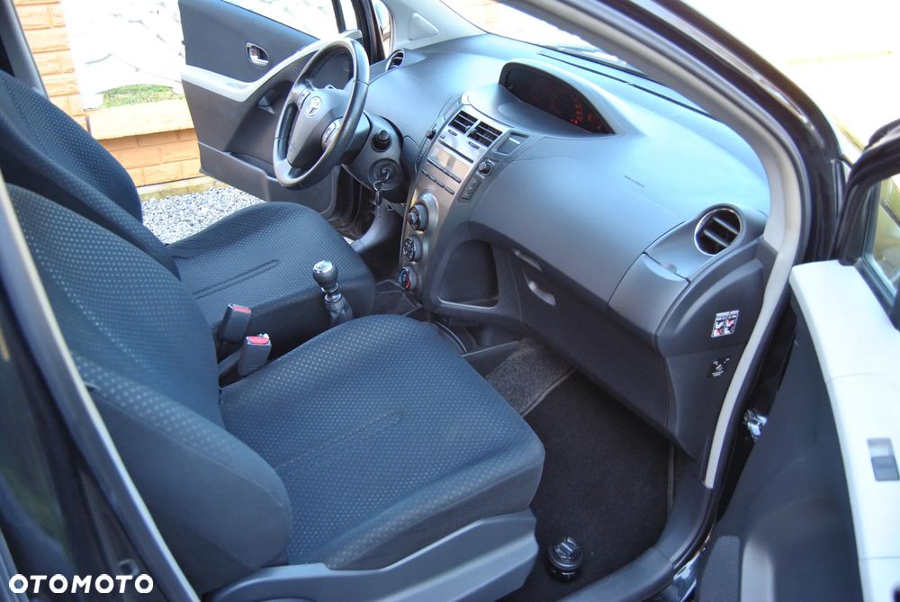 Toyota Yaris 1.33 VVT-i Executive - 23