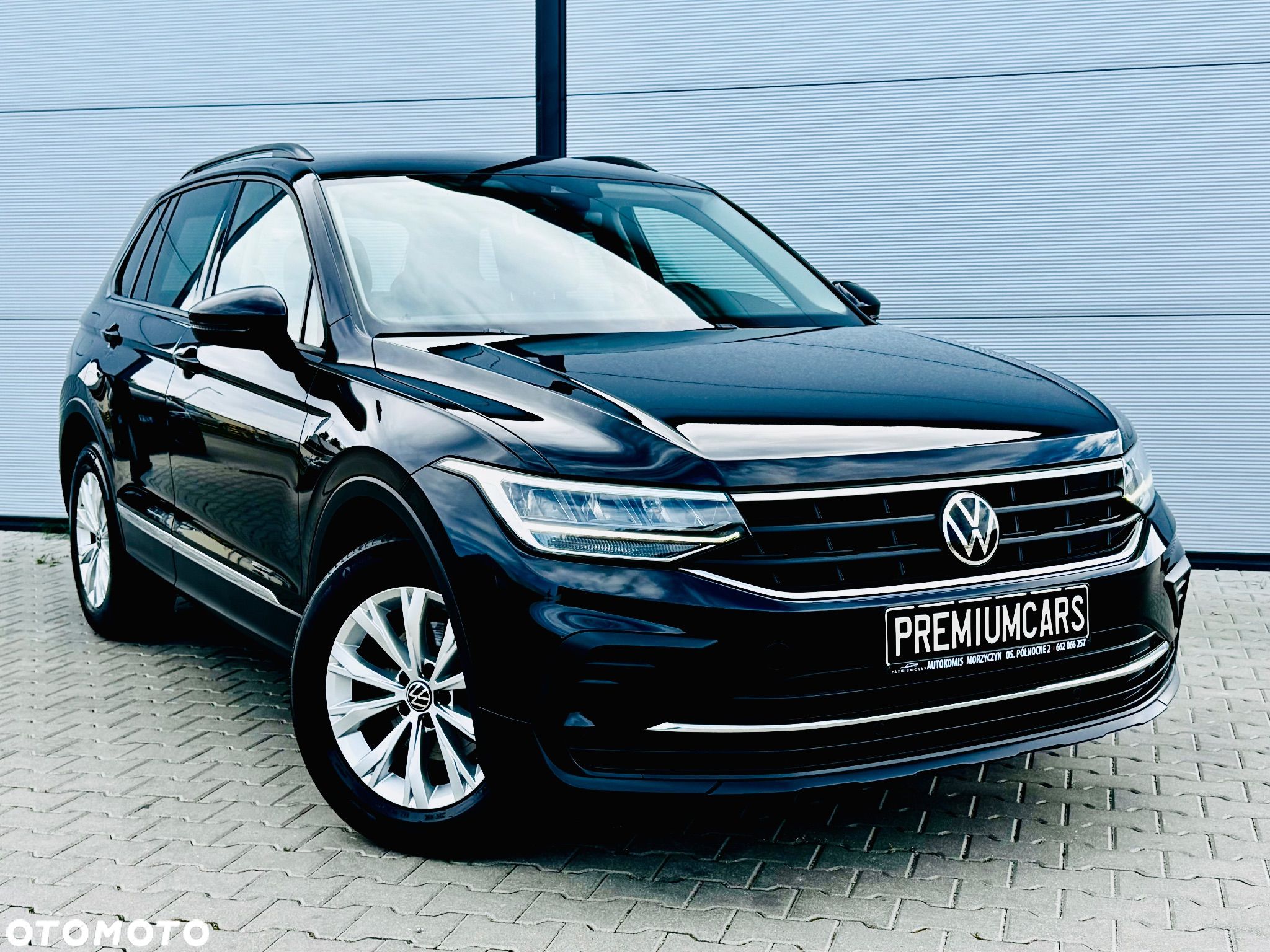 Volkswagen Tiguan - 1
