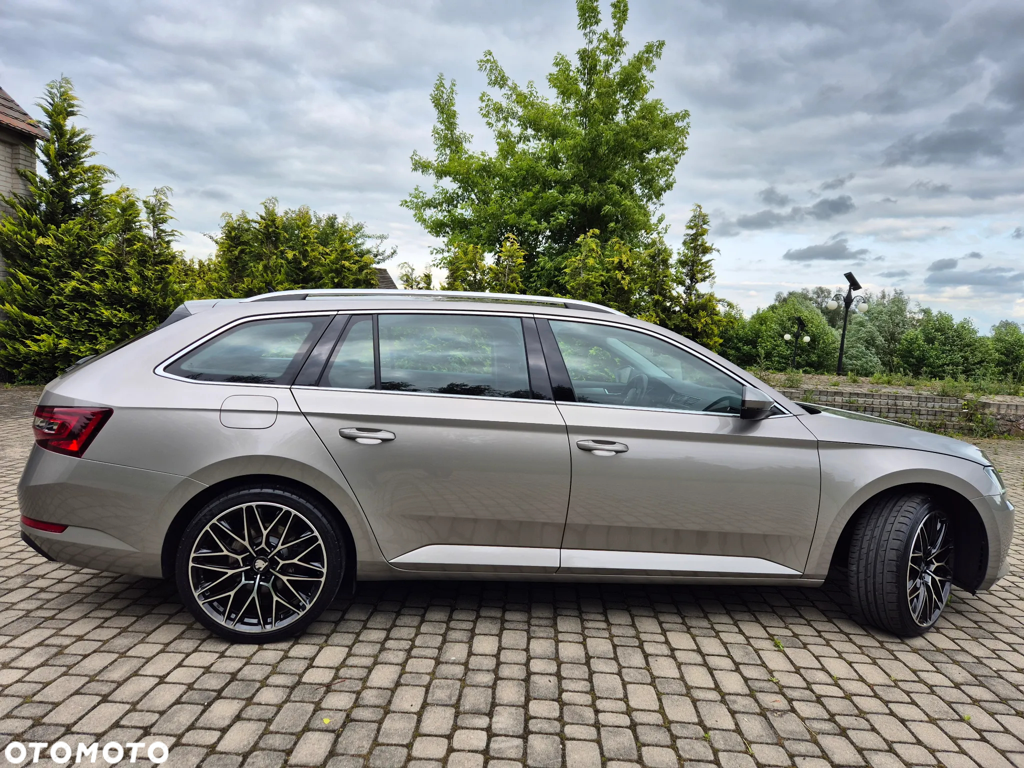 Skoda Superb 2.0 TDI Premium Edition - 5