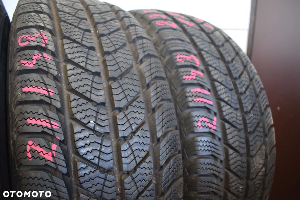 R16C 235/65 Semperit Van-Grip 3 - 3
