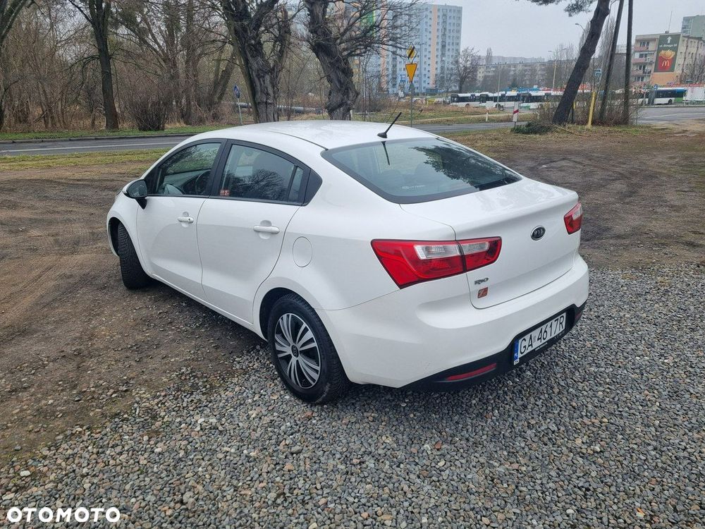 Kia Rio - 4