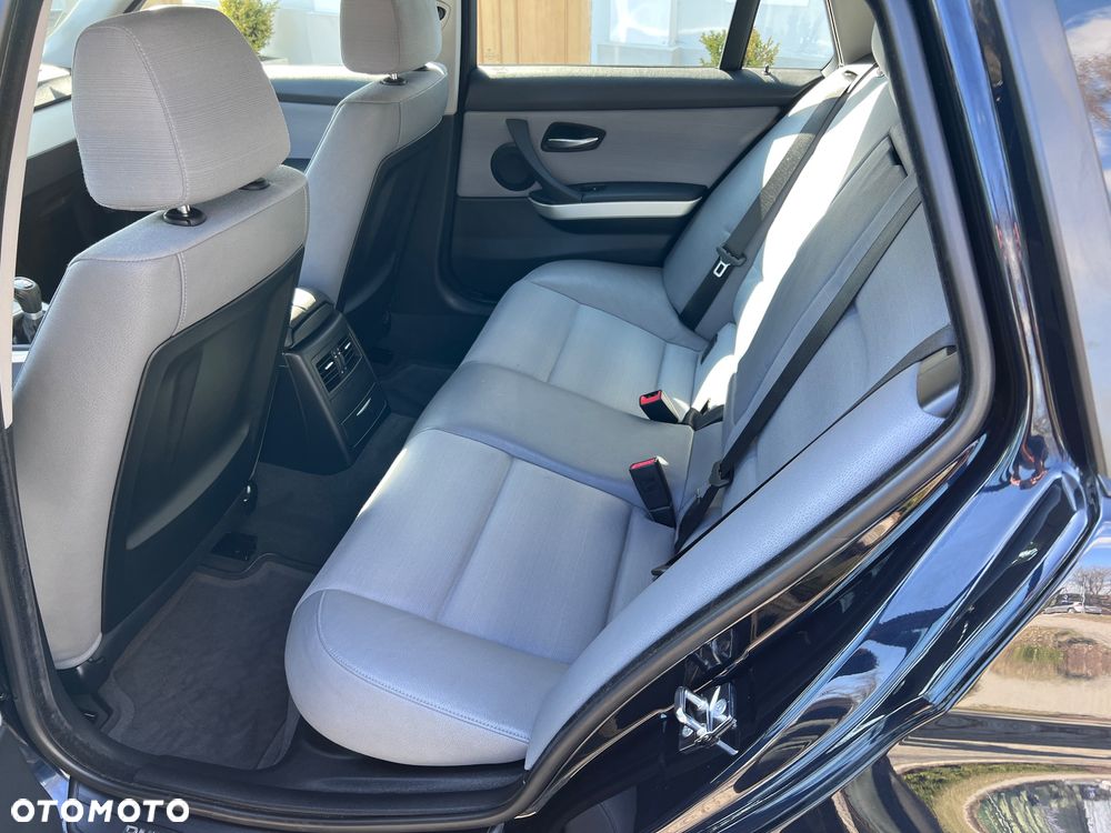 BMW Seria 3 318i Edition Exclusive - 16