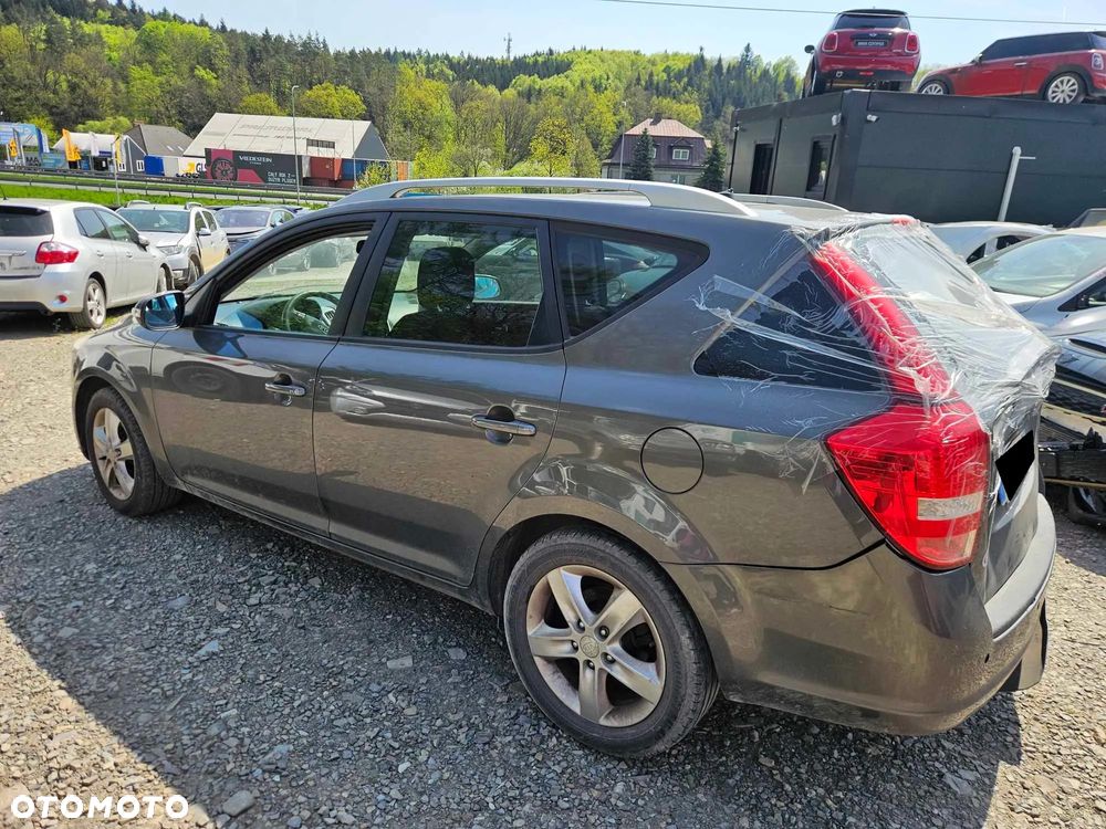 Kia Ceed Cee'd 1.6 Crdi Comfort + - 2