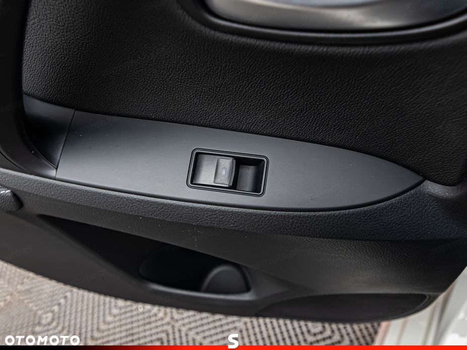 Toyota Avensis 2.0 D-4D Premium - 22