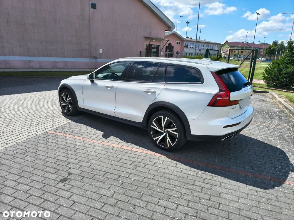 Volvo V60 Cross Country B5 B AWD Ultimate - 2