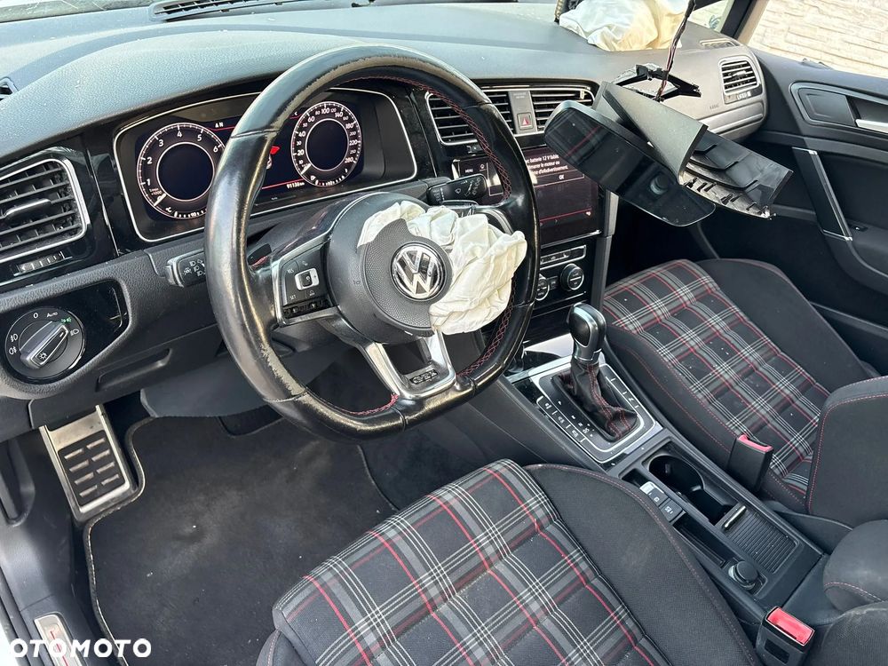 Volkswagen Golf GTI (BlueMotion Technology) DSG - 11