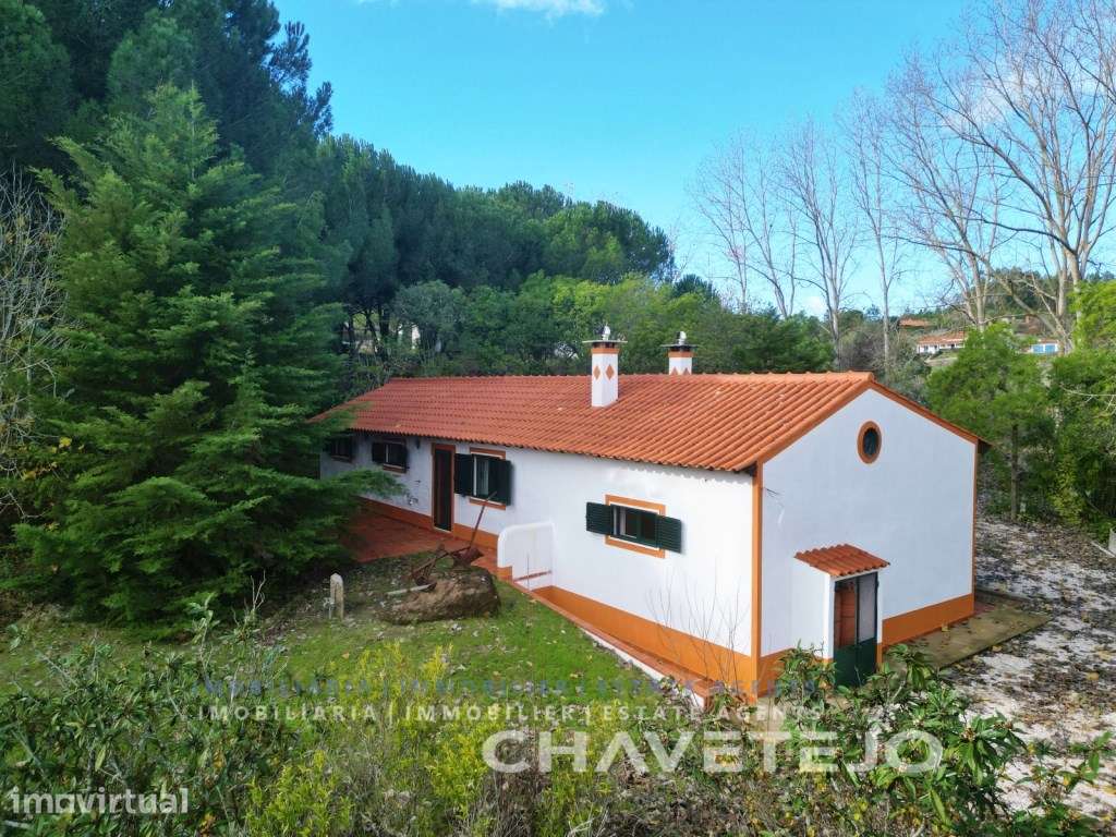Moradia V2 com garagem e terreno com 16.815 m2 perto da Albufeira d... - Grande imagem: 2/25