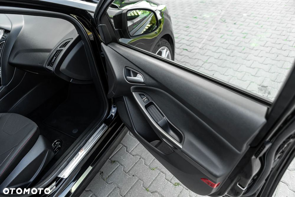 Ford Focus - 36