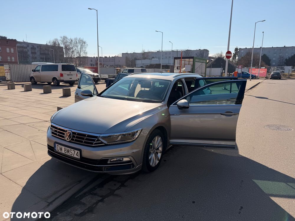 Volkswagen Passat - 1