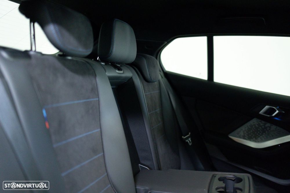 BMW 118 d Pack Desportivo M - 41