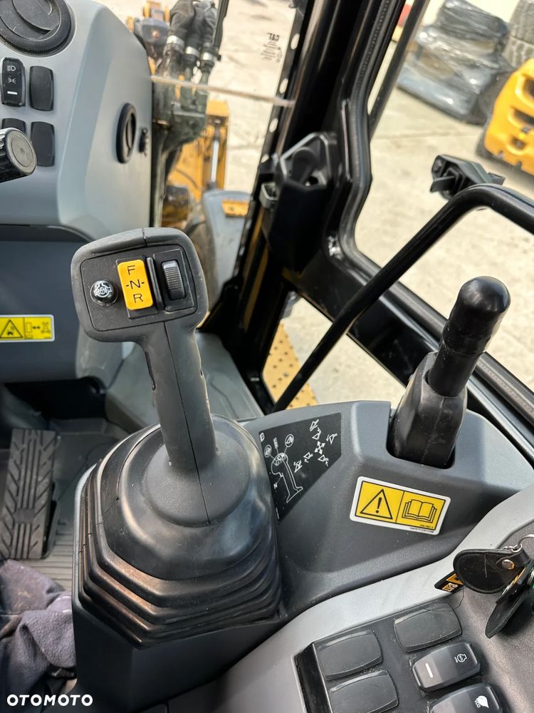 Caterpillar 432F2 - 21