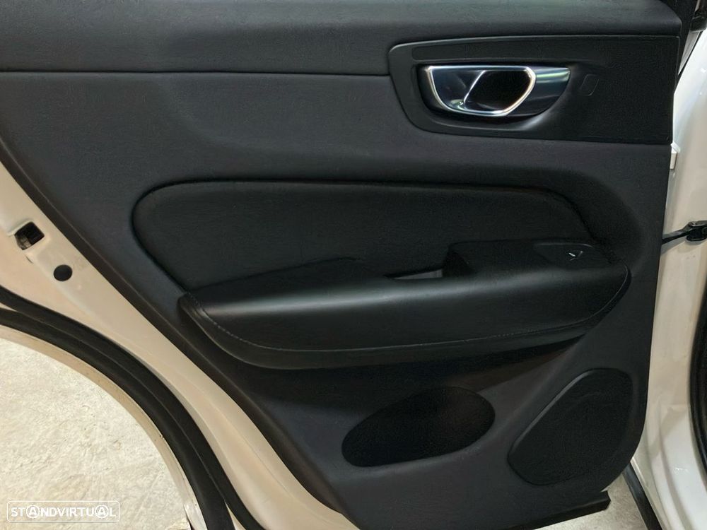 Volvo XC 60 2.0 T8 PHEV Momentum AWD - 23