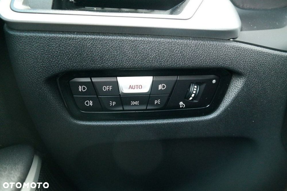 BMW Seria 3 330i Advantage sport - 21