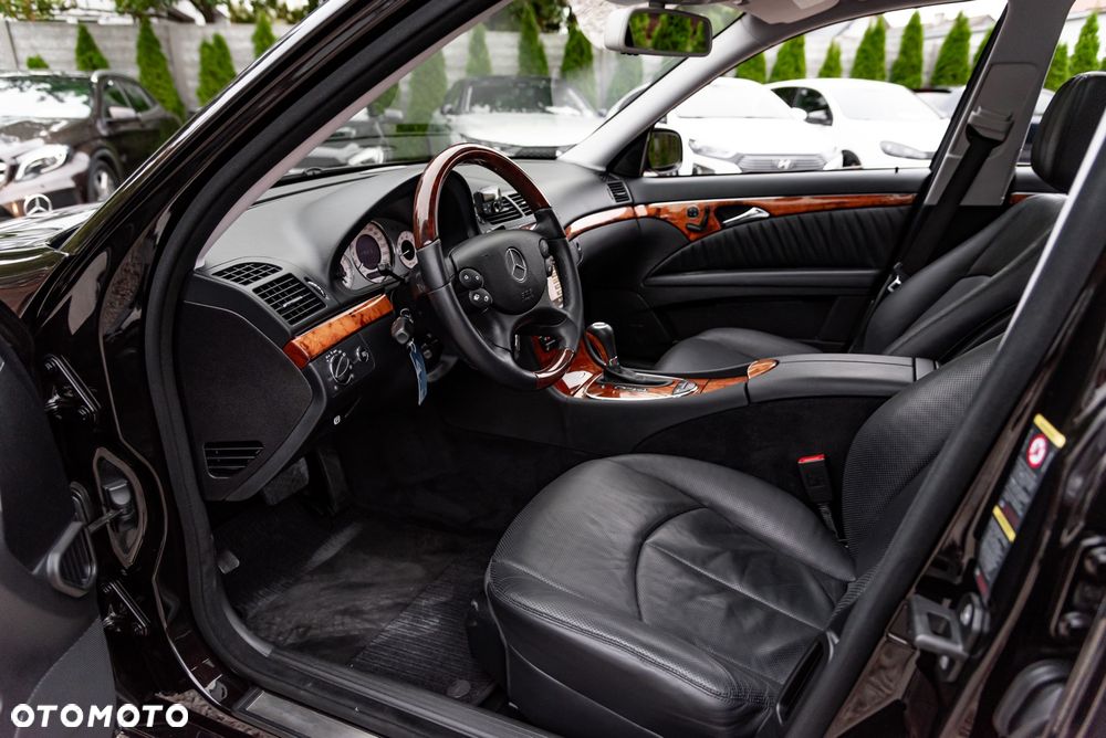 Mercedes-Benz Klasa E 500 4-Matic Avantgarde - 17