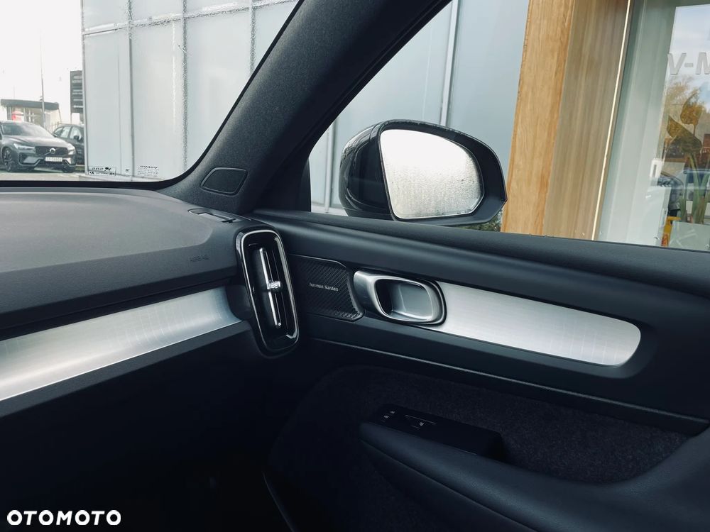 Volvo XC 40 B3 Plus Dark - 18