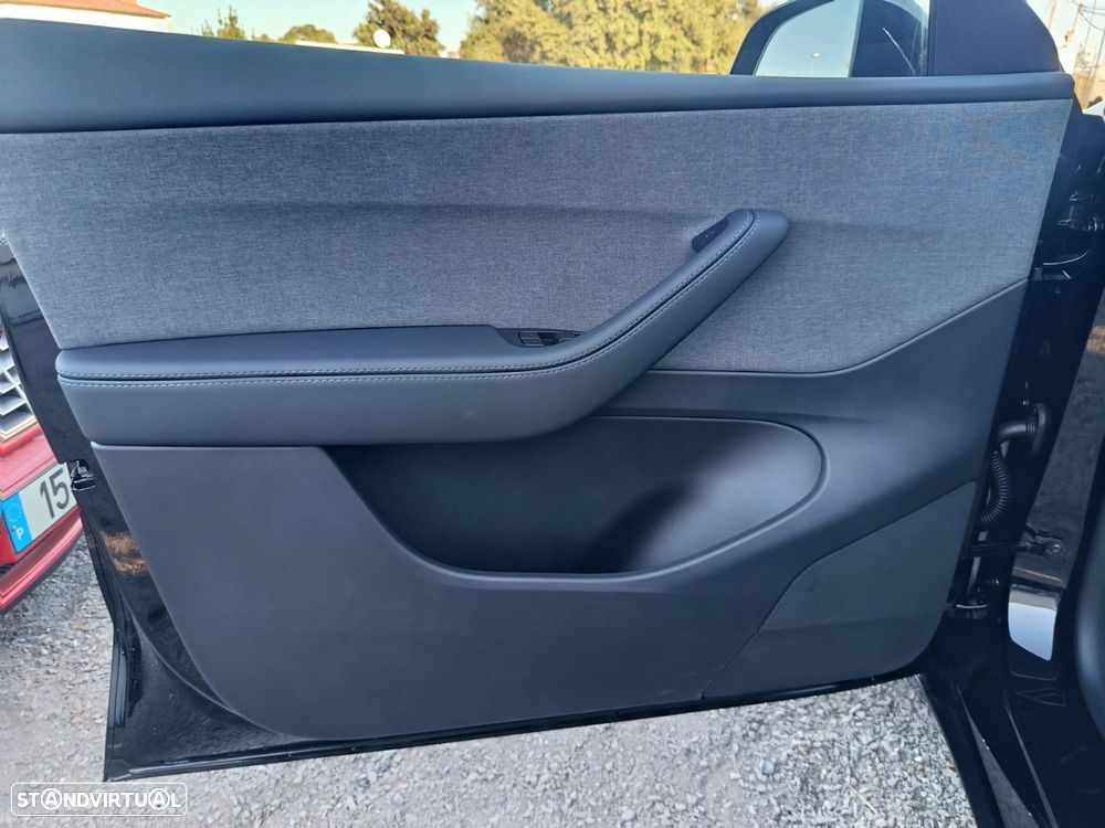 Tesla Model Y - 6