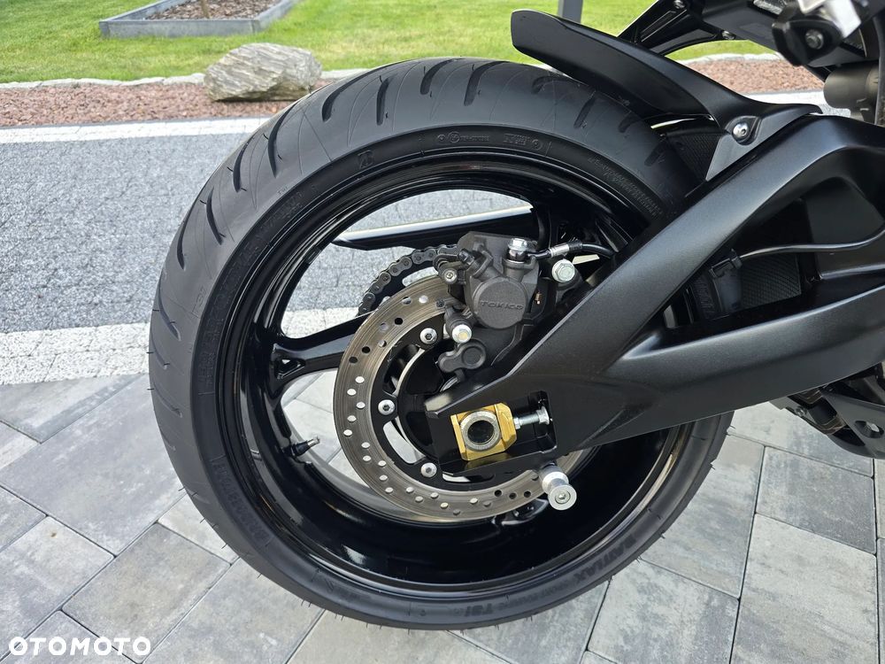 Suzuki GSX - 13