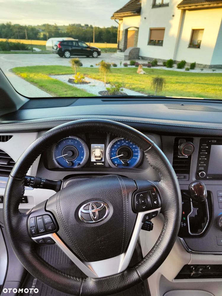 Toyota Sienna 3.5 V6 SE - 24