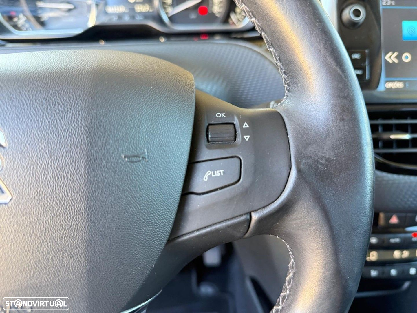 Peugeot 2008 1.2 PureTech Allure - 36