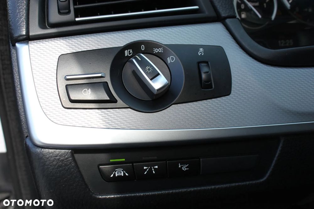 BMW Seria 5 525d xDrive Sport-Aut - 29