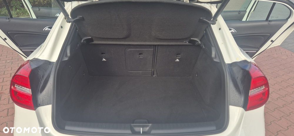 Mercedes-Benz GLA 250 4-Matic - 9