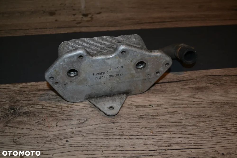 AUDI A4 B7 B8 A5 A6 C6 C7 CHŁODNICZKA OLEJU 06E117021G ORYGINAŁ - 2