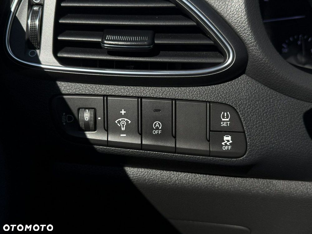 Hyundai i30 1.5 DPI Classic + - 30