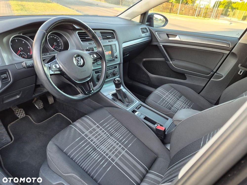 Volkswagen Golf - 14