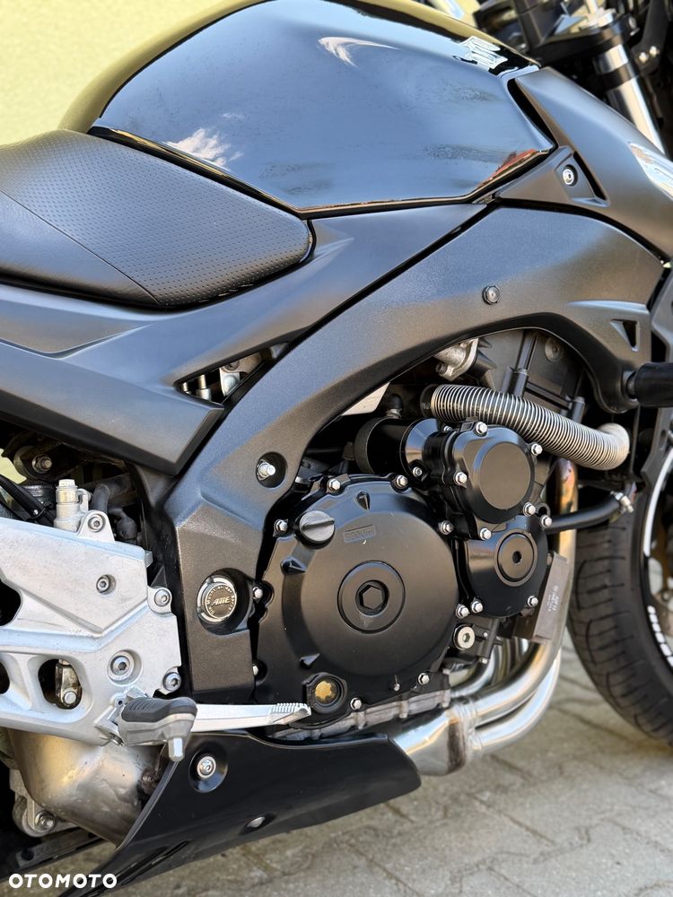Suzuki GSR - 15