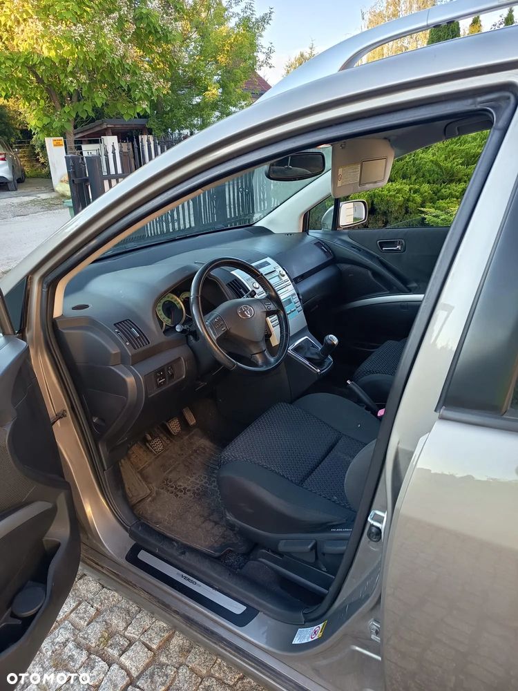 Toyota Corolla Verso 2.2 D-4D - 6