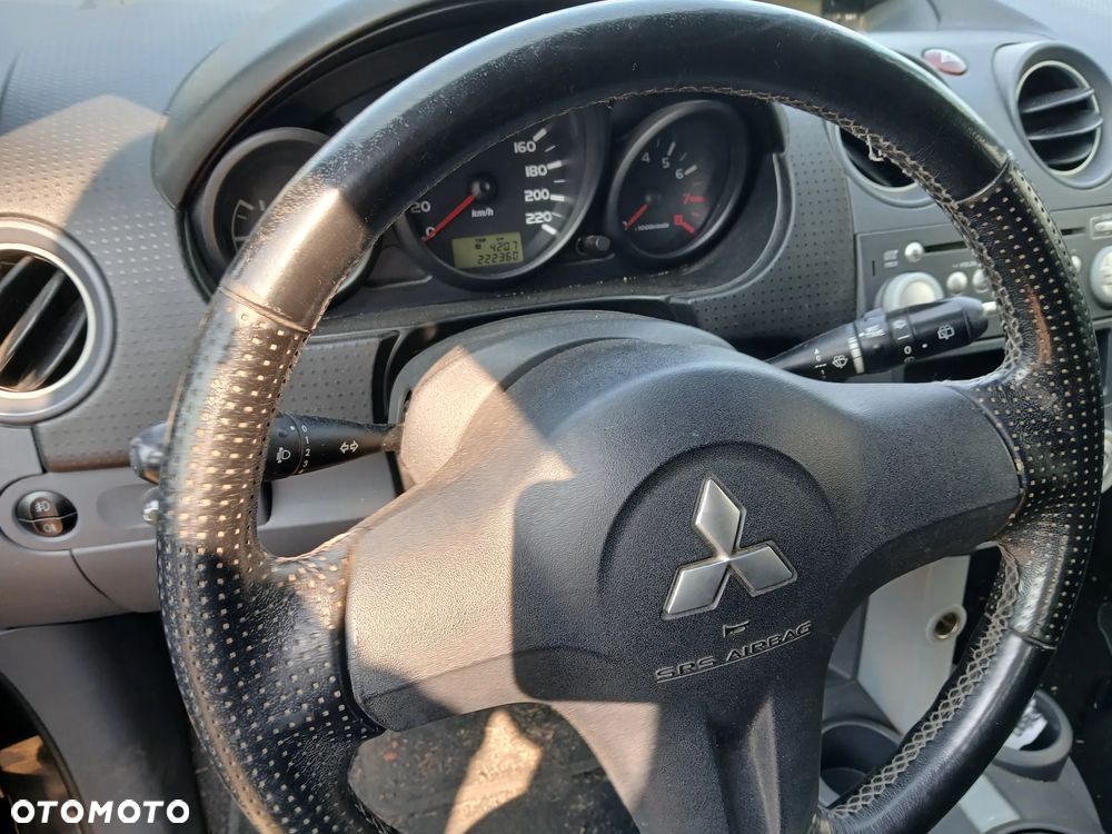 Mitsubishi Colt VI fotel fotele kanapa deska kokpit podsufitka boczek boczki klamka podłokietnik licznik - 4