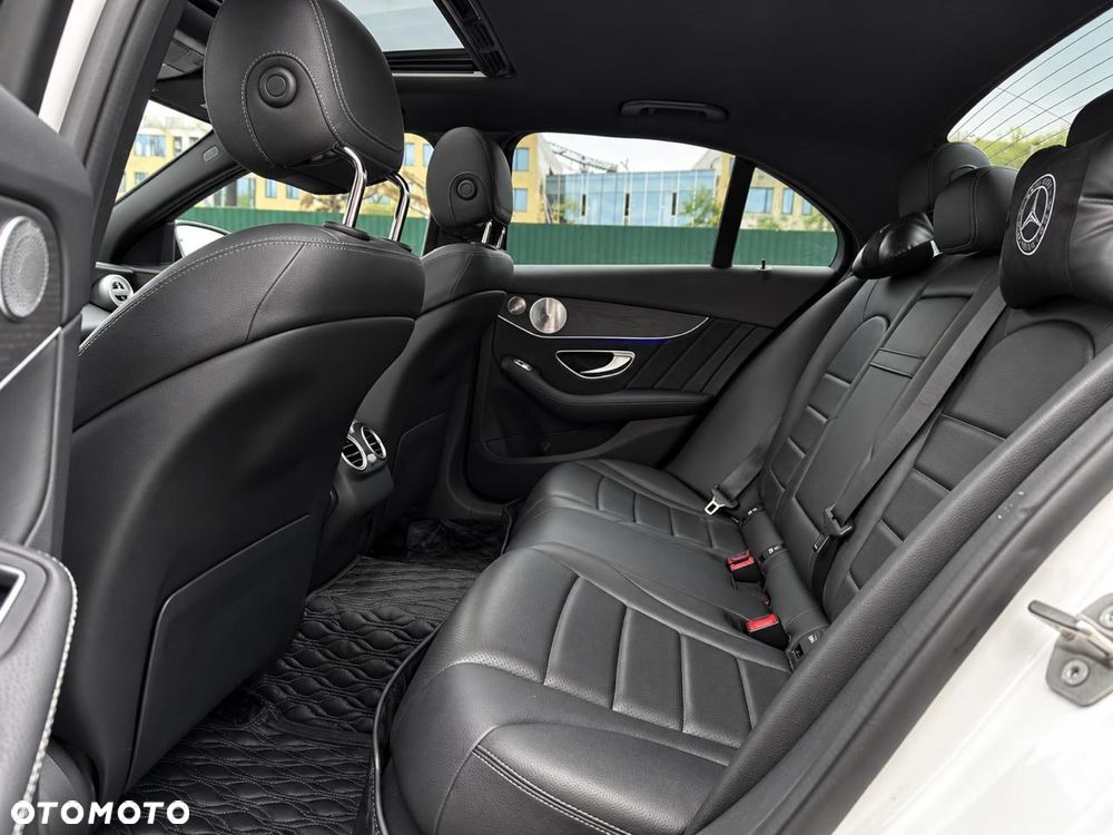 Mercedes-Benz Klasa C 300 9G-TRONIC AMG Line - 9