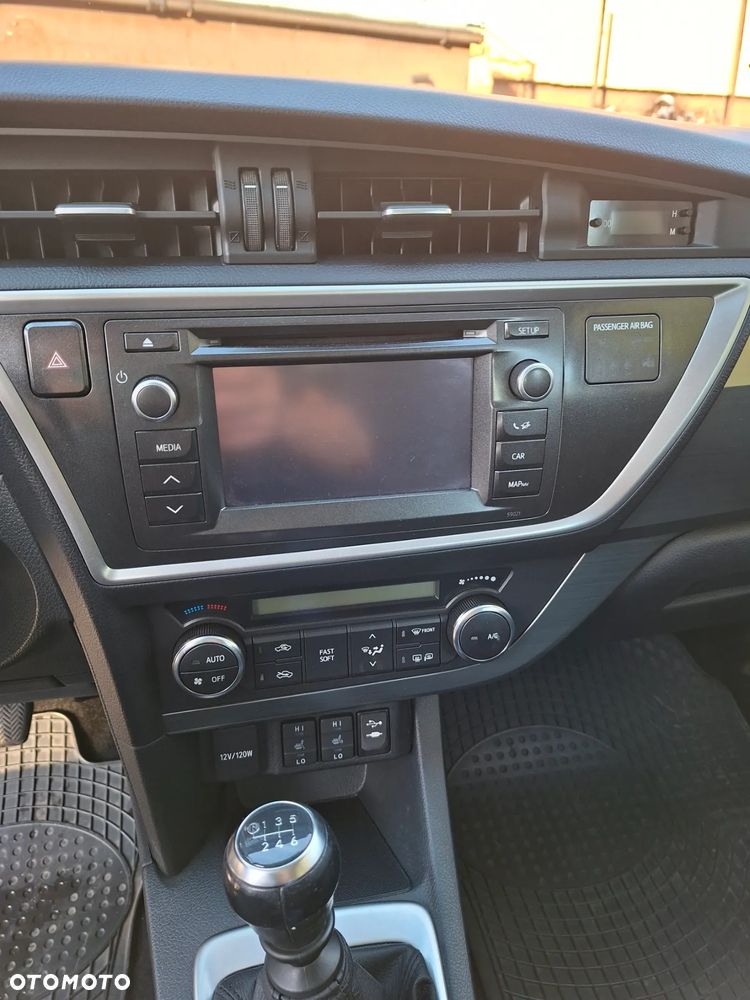 Toyota Auris 1.6 Premium - 10