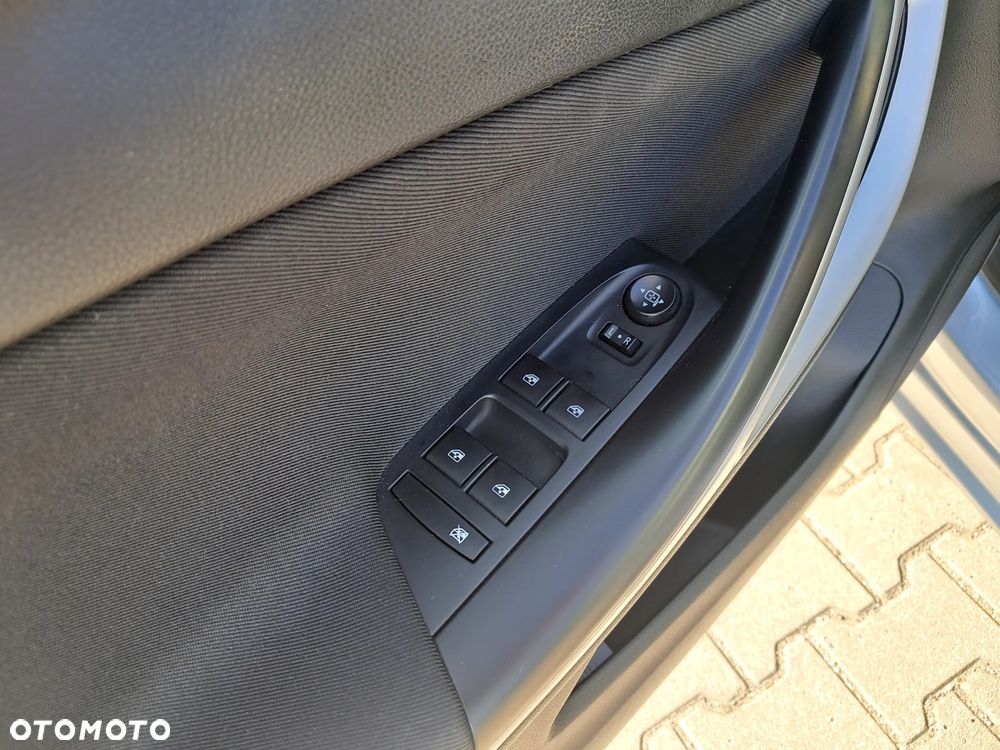 Opel Astra 1.4 T Enjoy S&S - 9