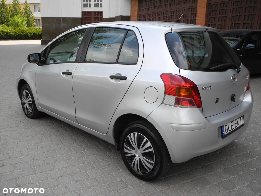 Toyota Yaris - 4