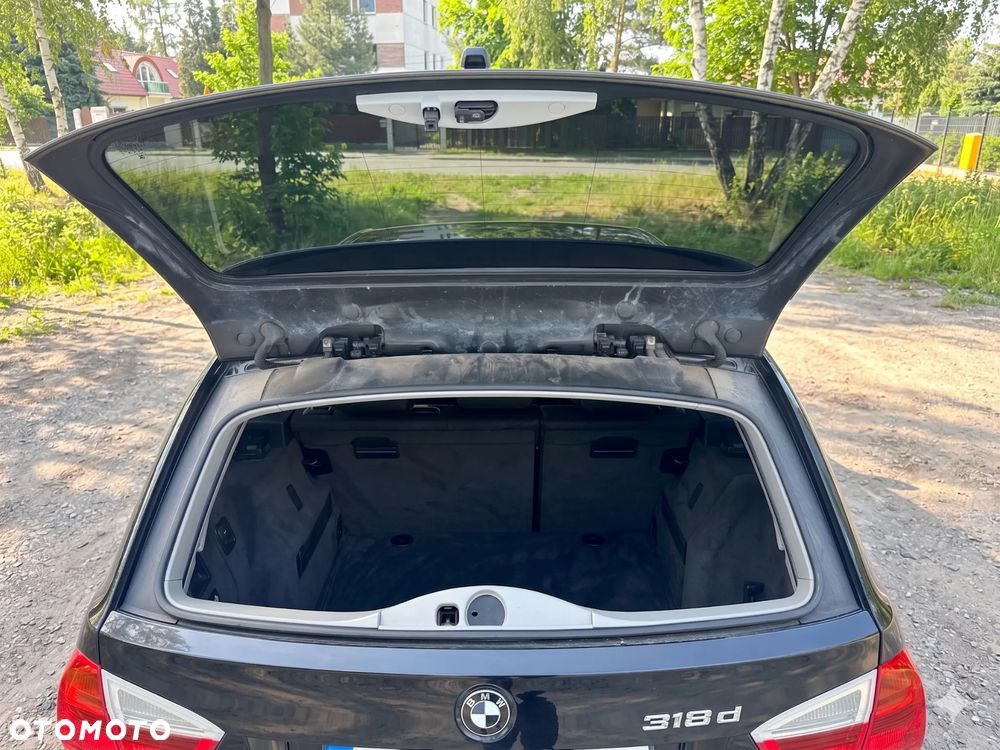 BMW Seria 3 318d DPF Edition Sport - 38