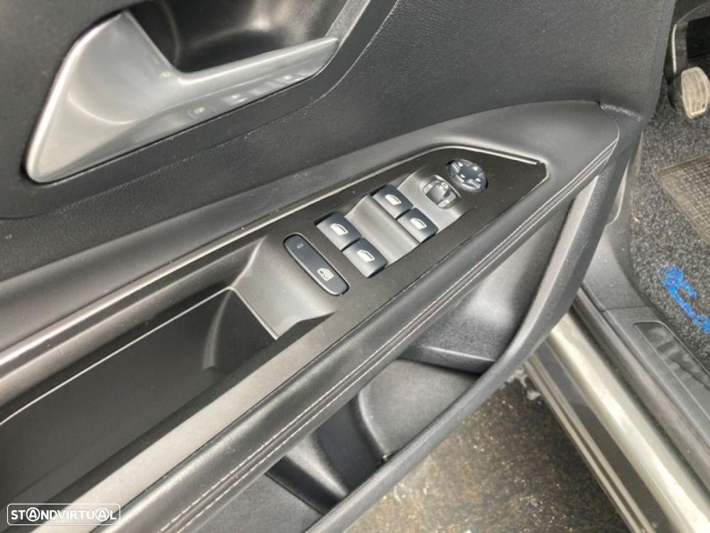 Peugeot 3008 1.2 PureTech Active - 25