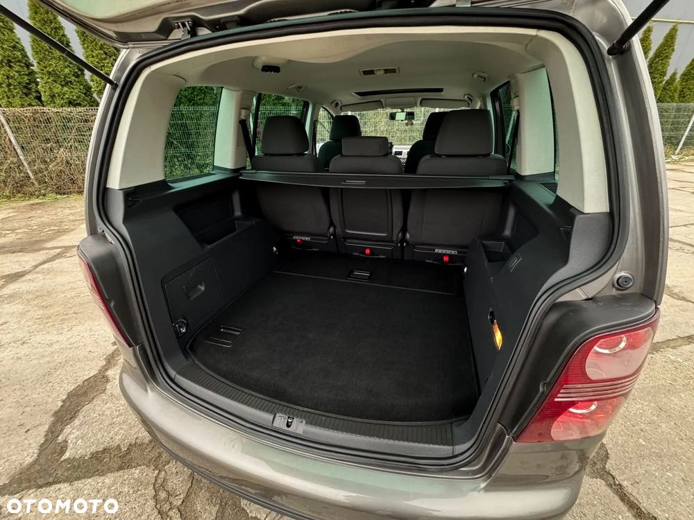 Volkswagen Touran 2.0 TDI Highline - 23