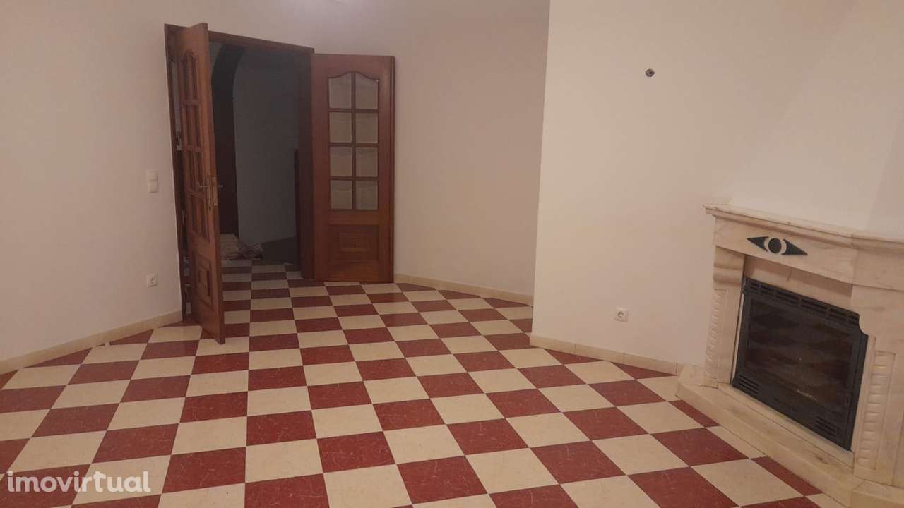 T2 em Almargem do Bispo com varanda - Grande imagem: 4/18