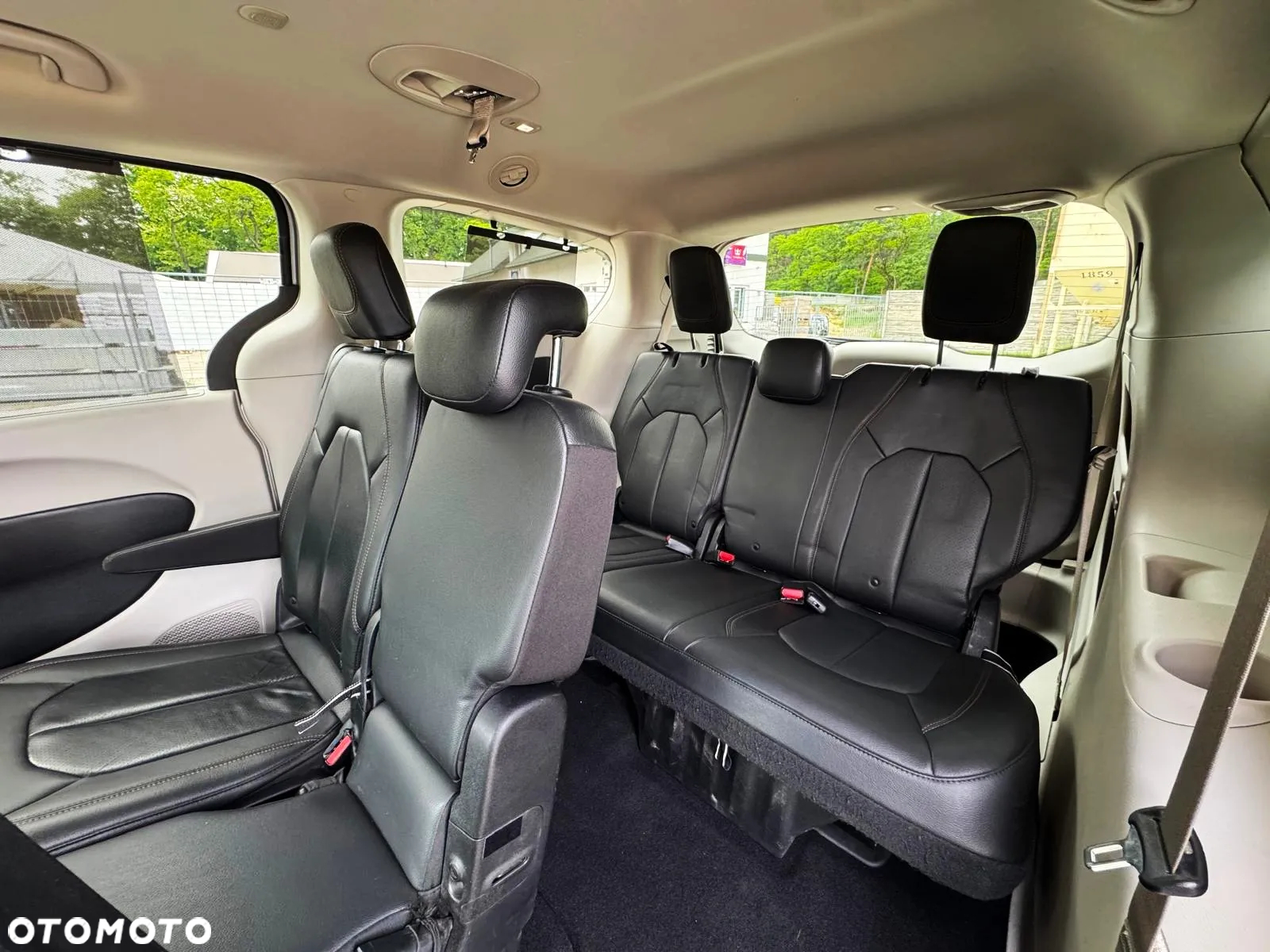 Chrysler Pacifica - 8
