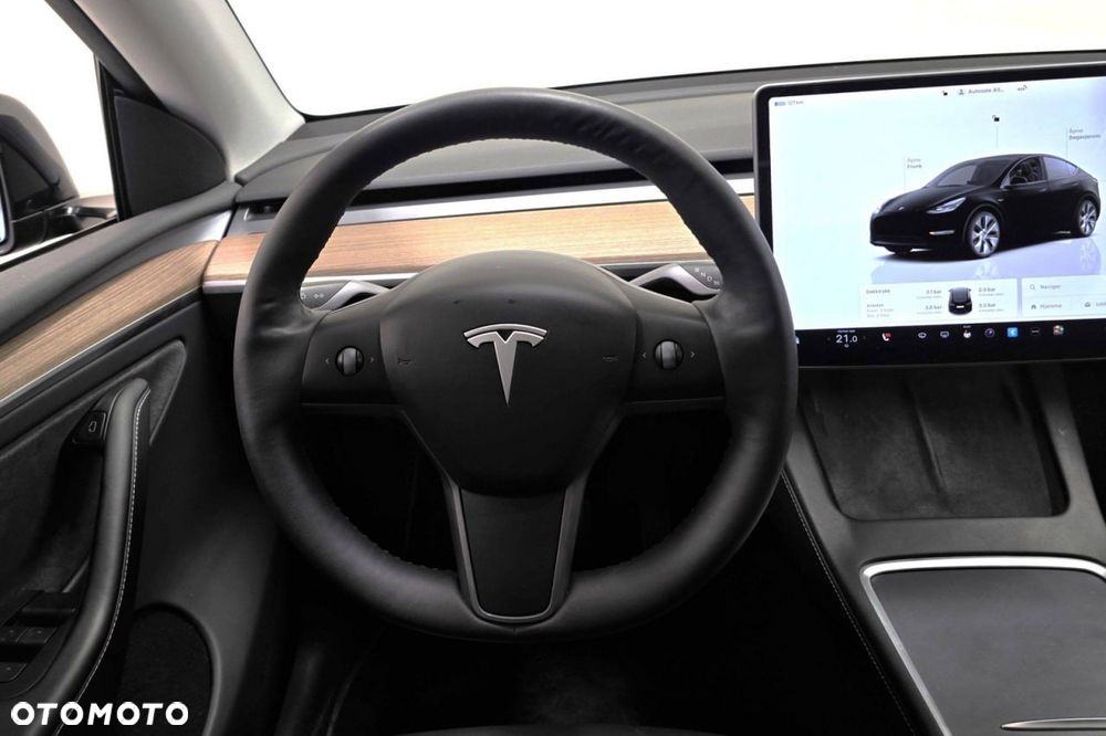 Tesla Model Y Long Range AWD - 17