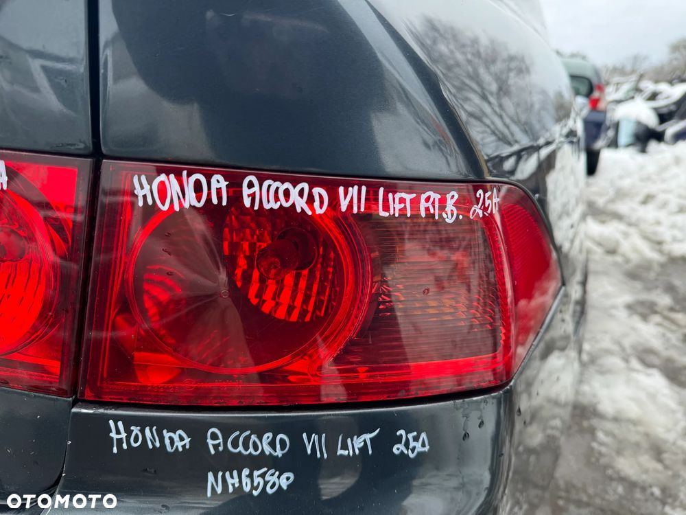 HONDA ACCORD VII LAMPA PRAWY TYŁ PRAWA TYLNA Z BŁOTNIKA BŁOTNIK SEDAN - 9