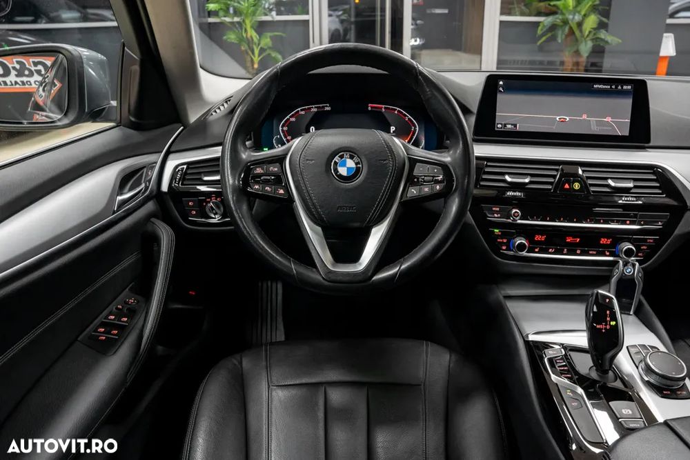 BMW Seria 5 530d xDrive AT - 32