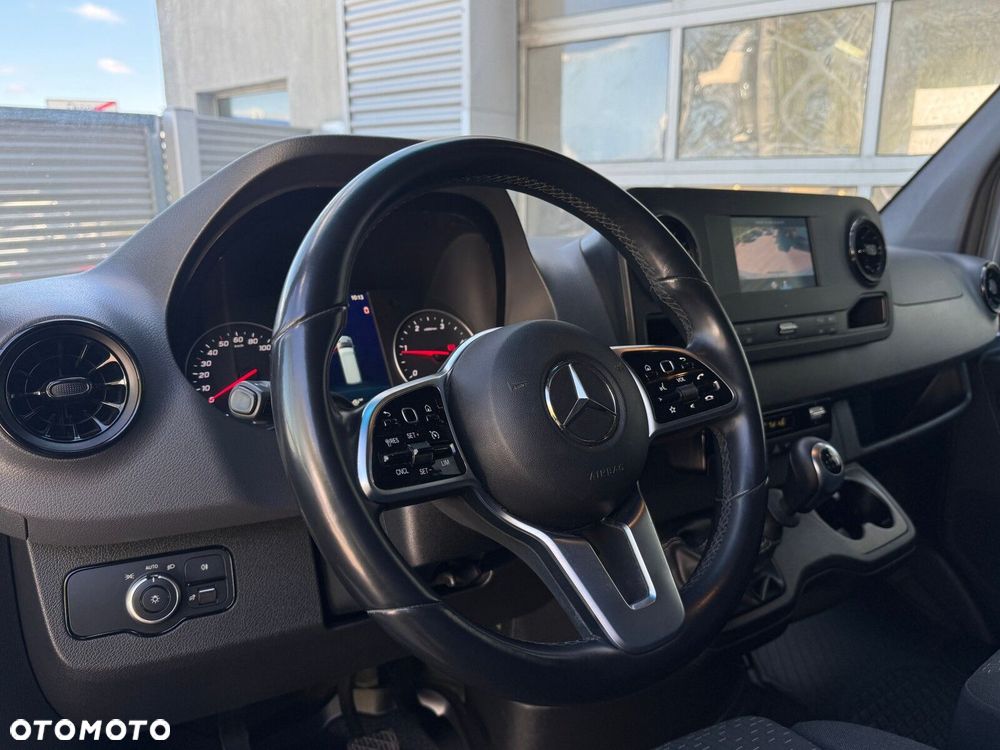 Mercedes-Benz Sprinter - 14