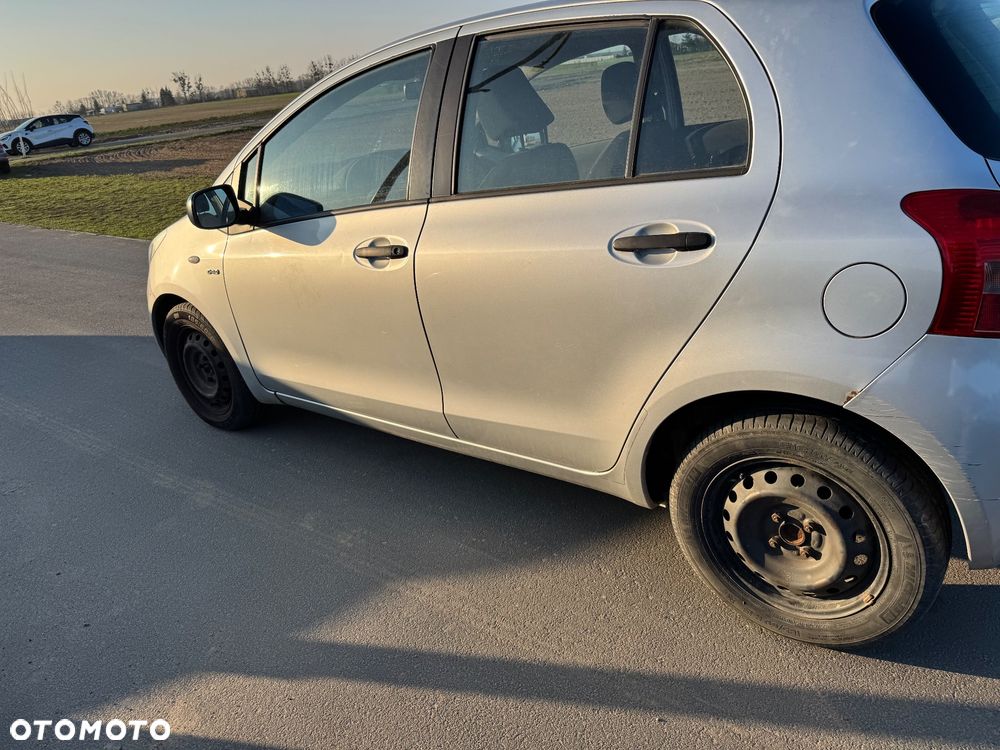 Toyota Yaris 1.3 VVT-i Luna - 4