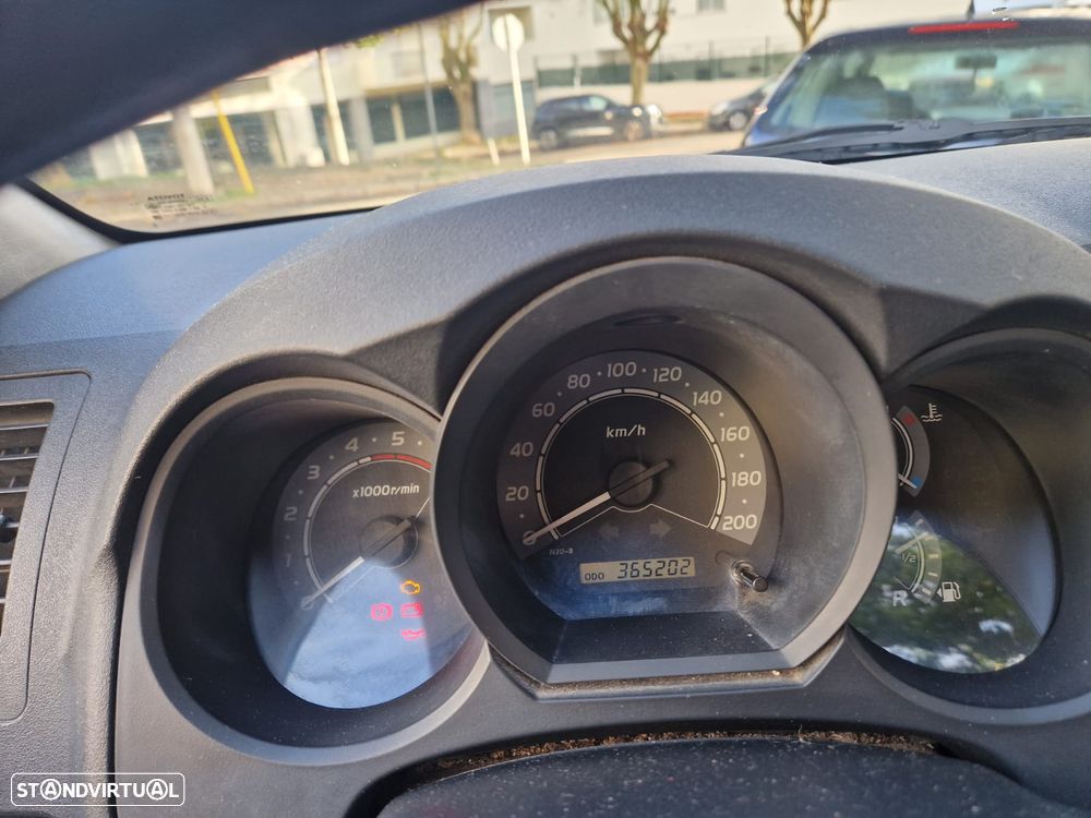 Toyota Hilux 2.5 D-4D 2WD CE AC - 8