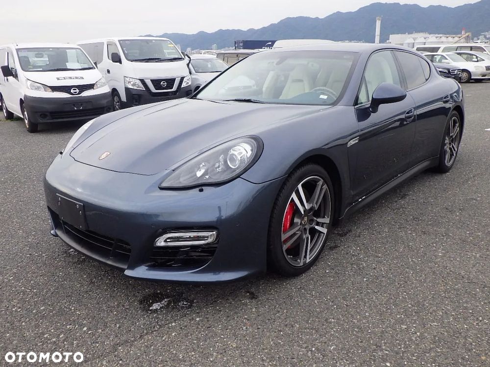 Porsche Panamera GTS PDK - 1