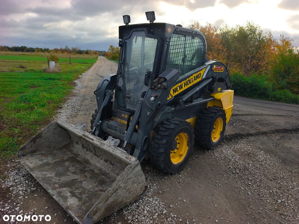 New Holland L220 - 1