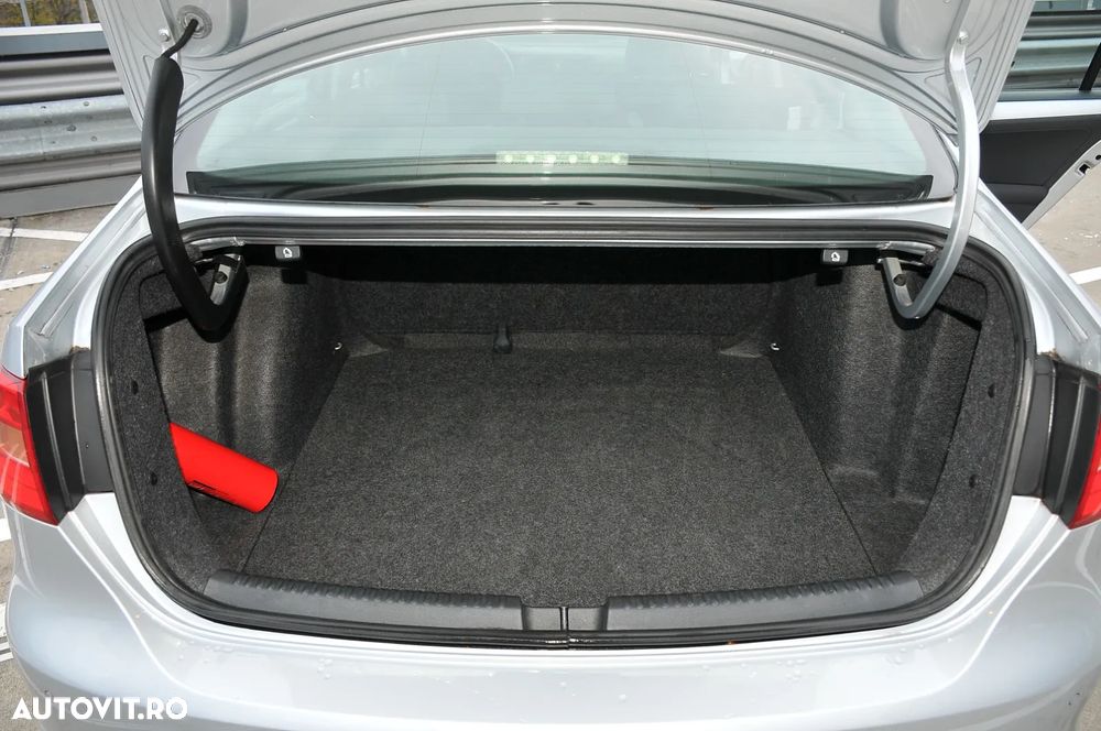 Volkswagen Jetta 1.2 TSI Trendline - 22