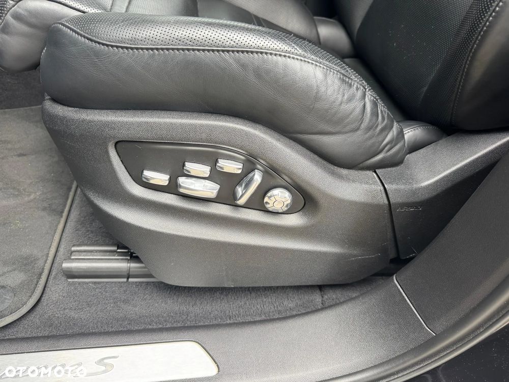 Porsche Cayenne S - 4